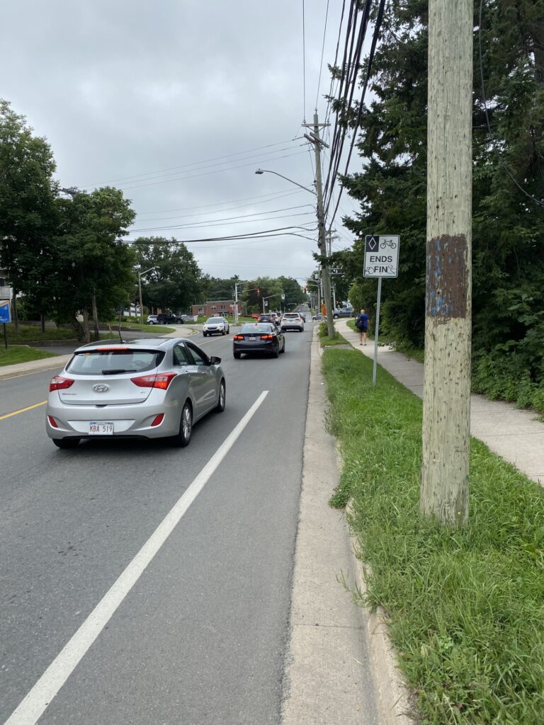 A photo of a bike lane that abruptlty ends 